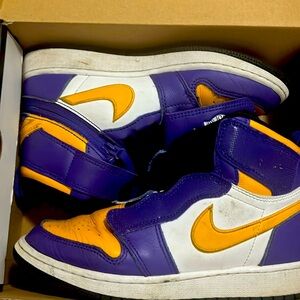 Air Jordan 1
Hi Flyease GS